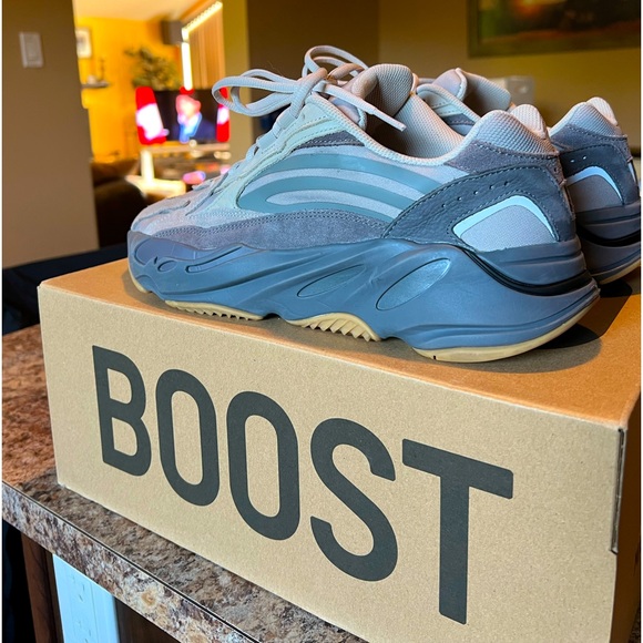 **Sold** Yeezy Boost Tephra V700. - Picture 3 of 4